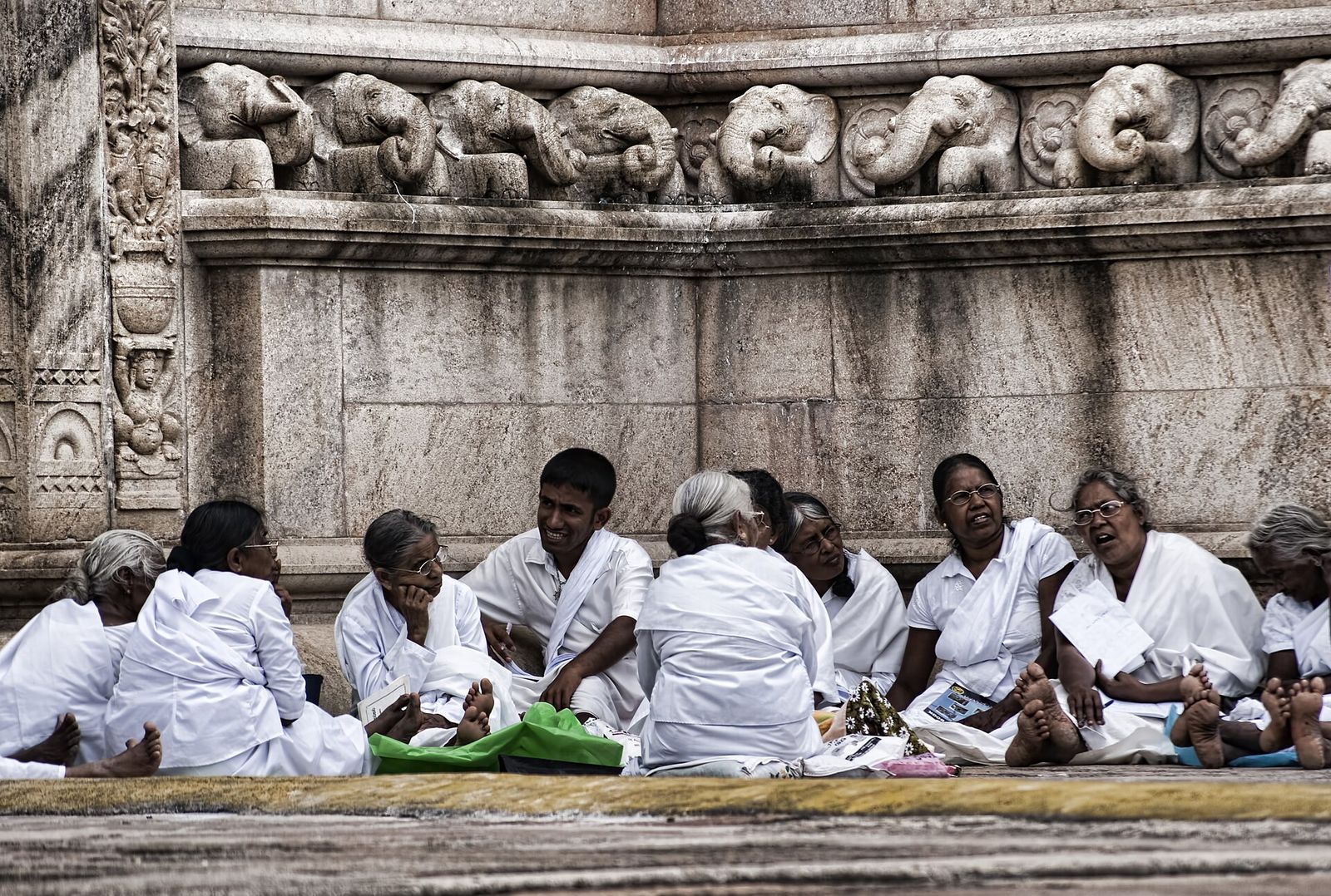 Pilgrims at Ruwanwelisaya, Anuradhapura