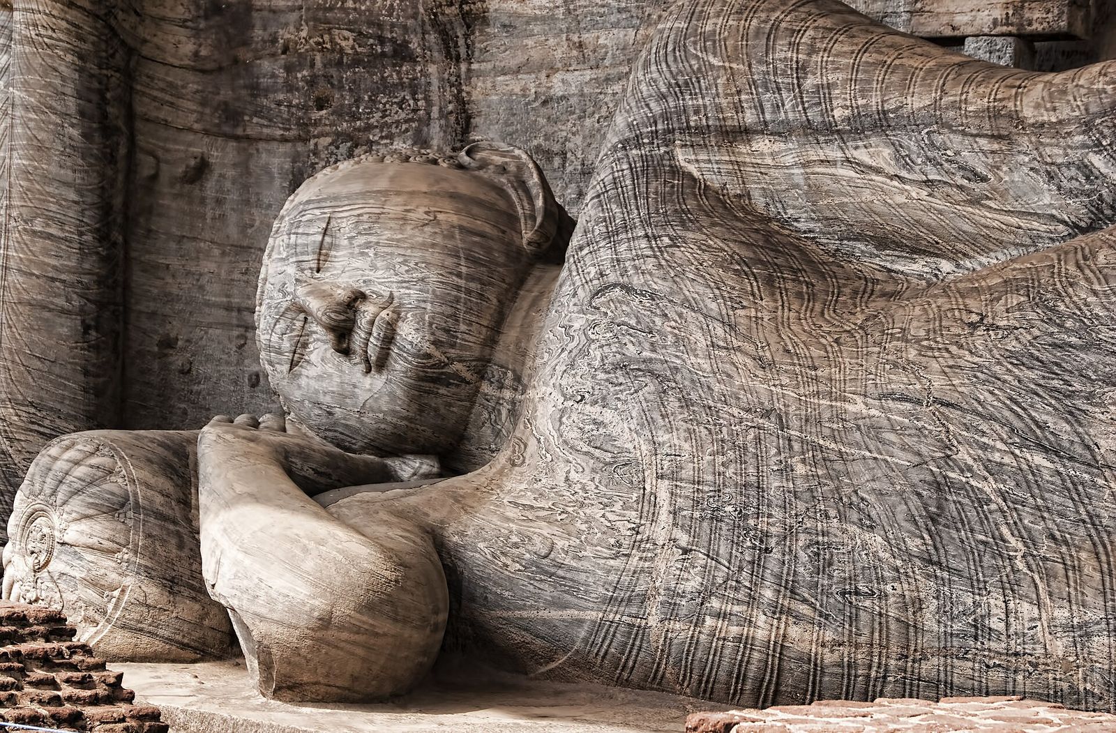 Gal Vihara, Polonnaruwa
